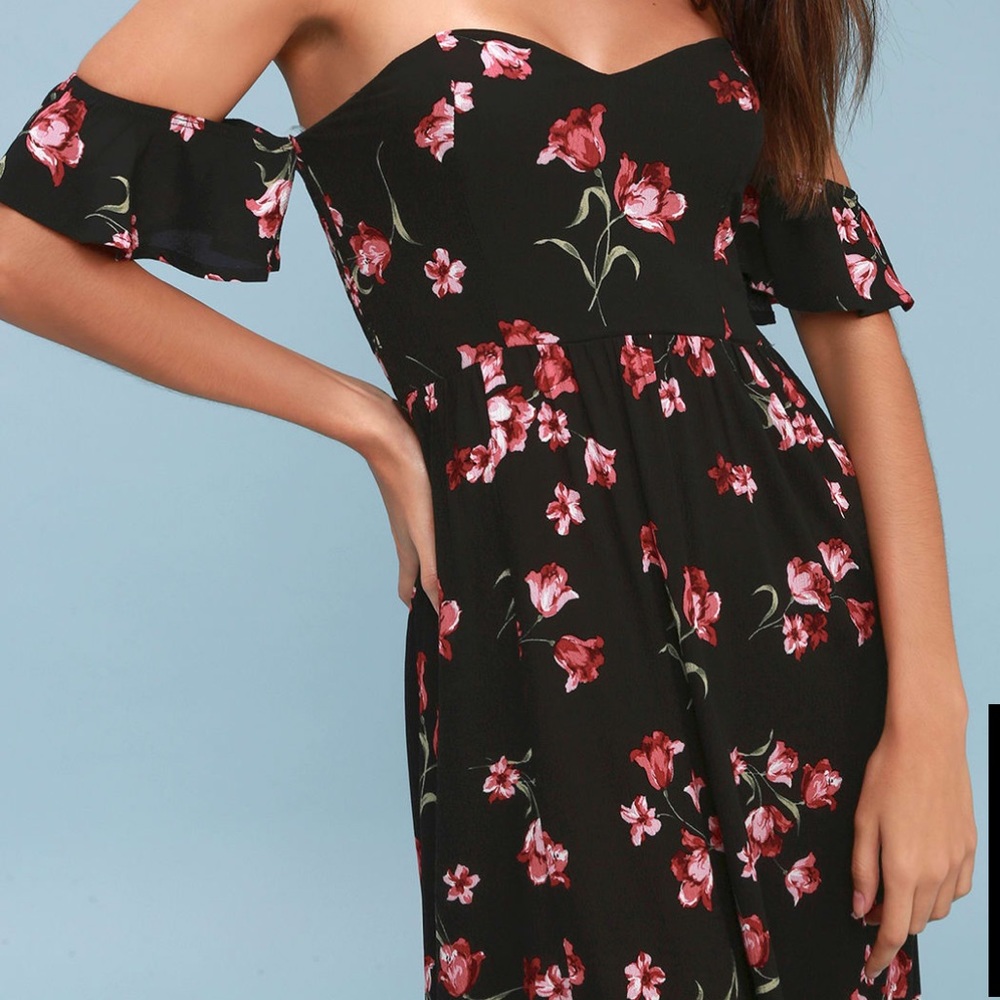 Lulu’s off the shoulder Maxi🖤